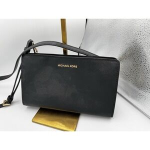 Michael Kors Saffiano Leather Crossbody Clutch-Black 10"x6" EUC A26
